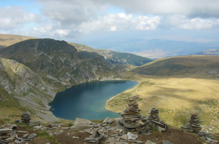 Discover the seven lakes of Rila: a poetic ascent into Bulgarian grandeur